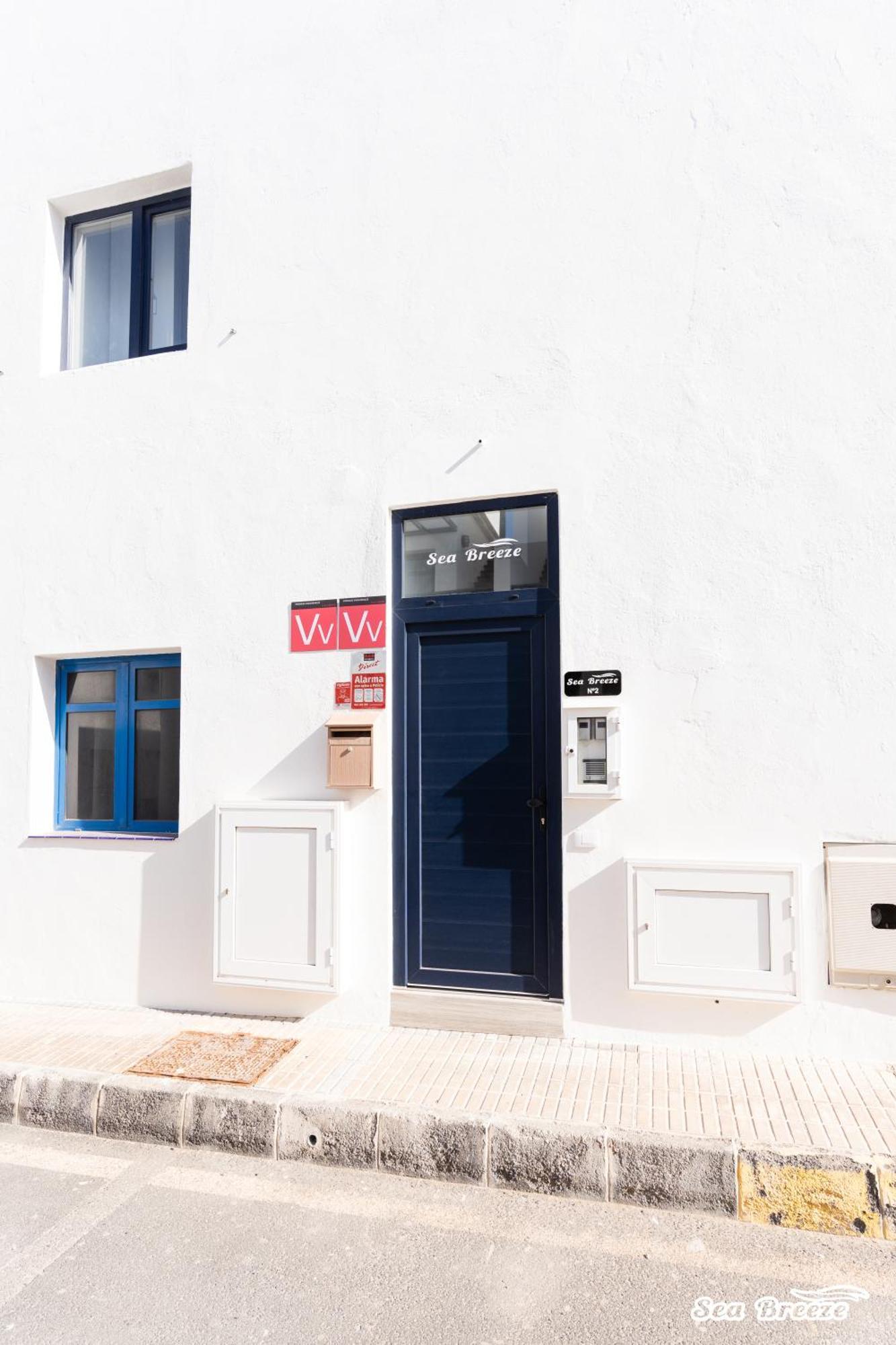 2 Apartments Sea Breeze Famara Exterior photo