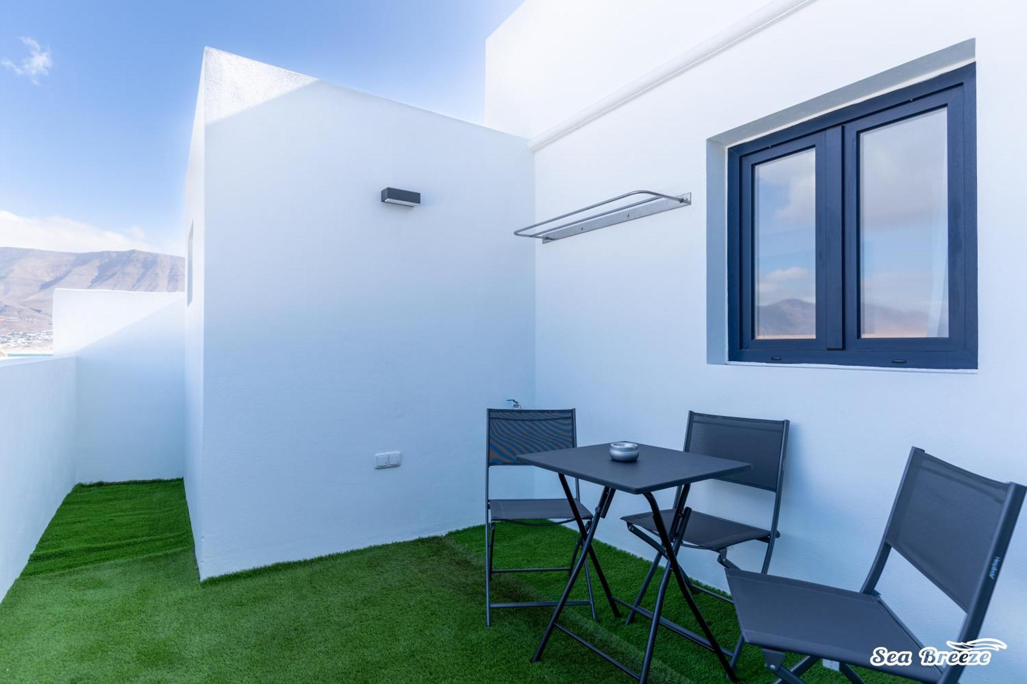 2 Apartments Sea Breeze Famara Exterior photo